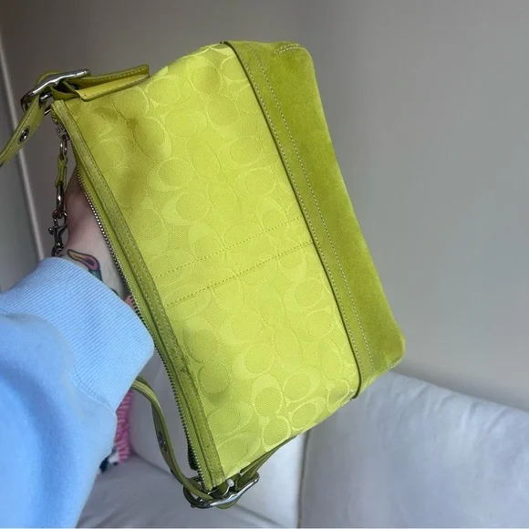 A055-9363 Coach SoHo rare Lime Green Shoulder Bag - Picture 4 of 8